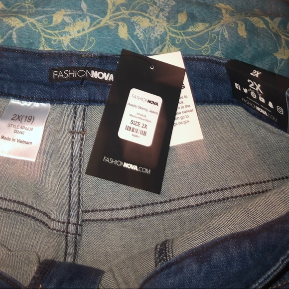 Fashion Nova jeans - Picture 2 of 3